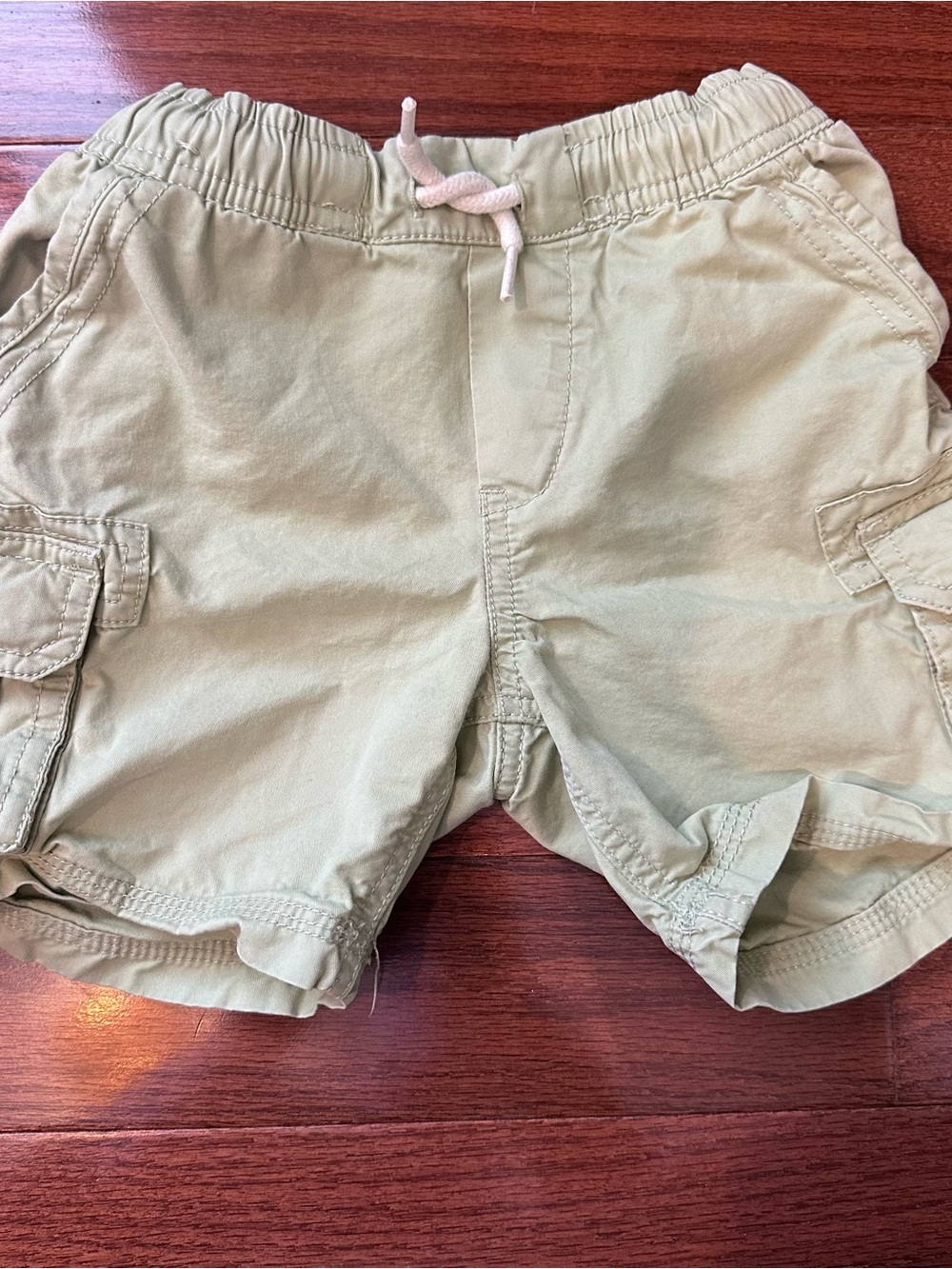 FatFace Cargo Shorts in Light Sage - VGUC